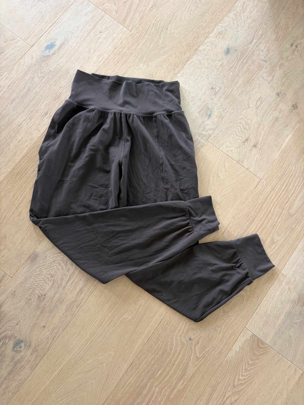 Athleta Salutation joggers brown small
